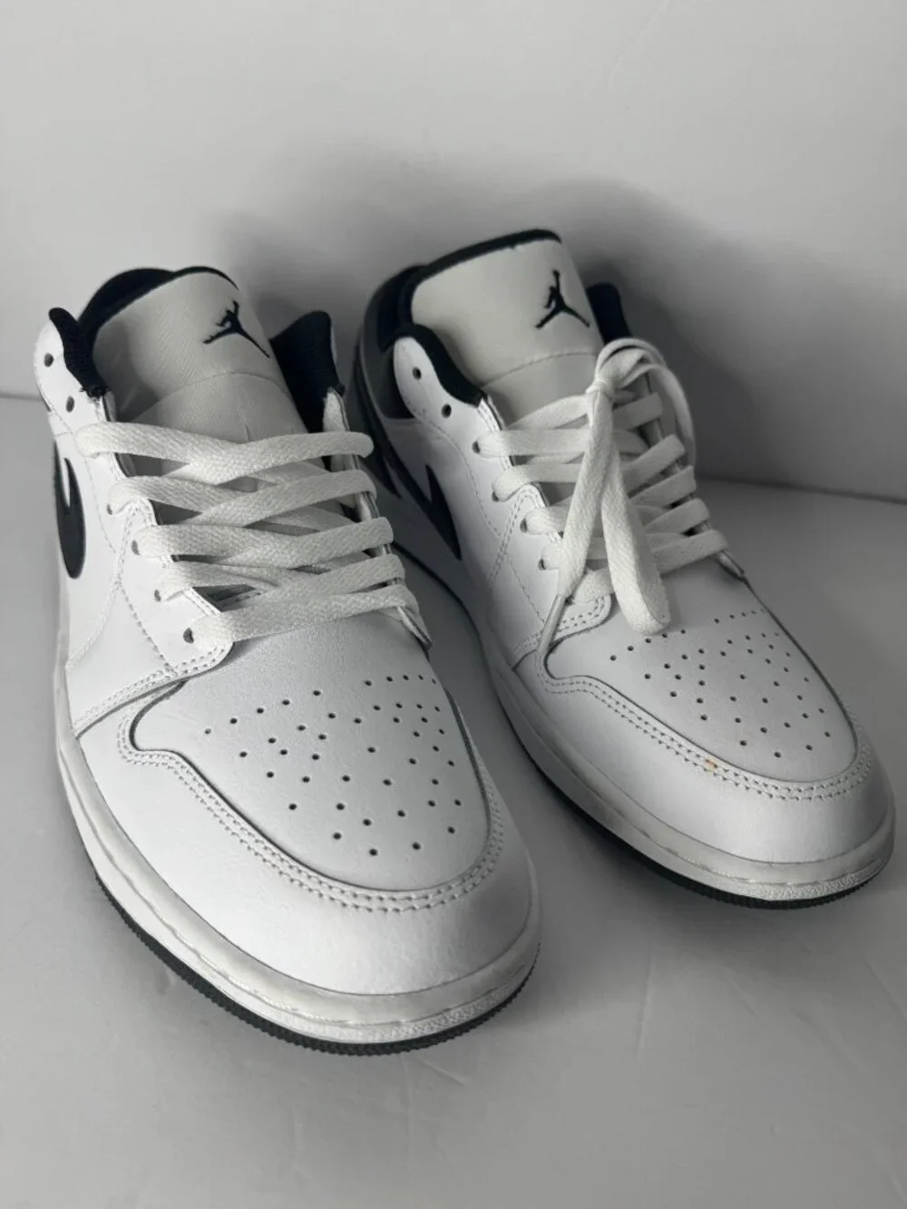 NWB Nike Jordan Air Jordan 1 Low White / Black Sneakers Shoes Men's US 11 EU 45